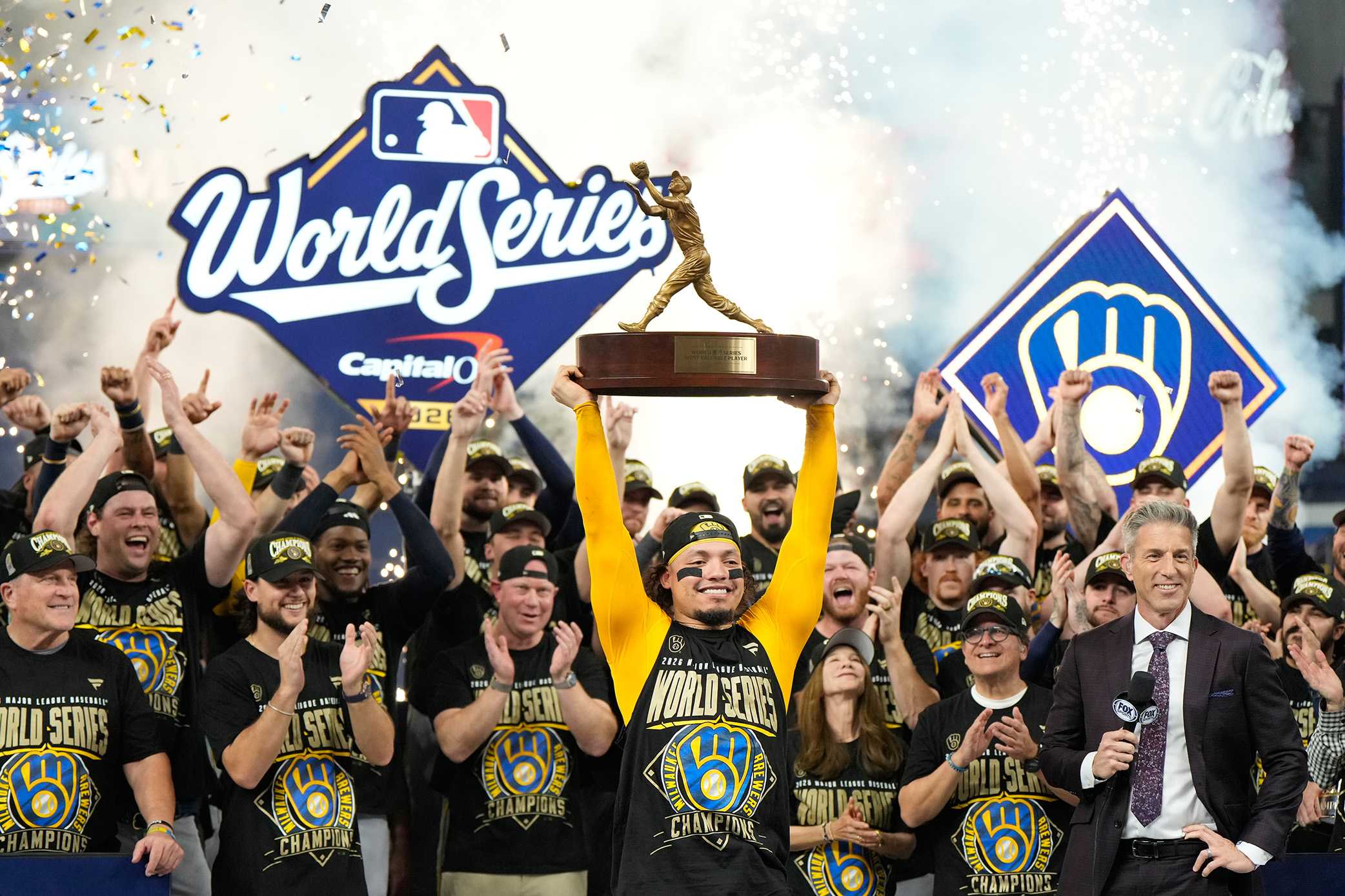 Brewers revel in their first World Series win with Milwaukee parade — Hyde Park Community news